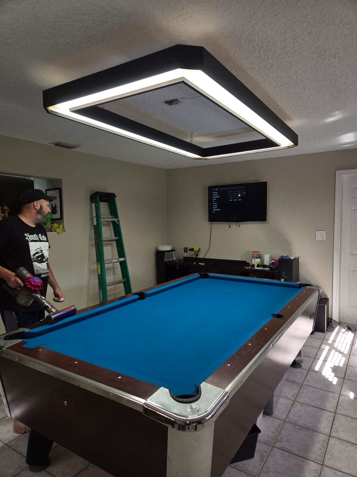 RD light over valley table setup